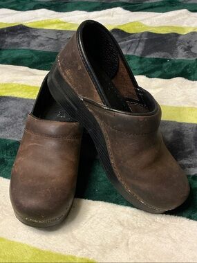 Dansko Men's Brown Leather Slip-On Clogs Size 7.5